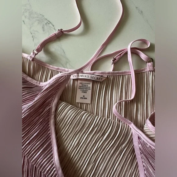 VS shiny pleated pajama set - Picture 3 of 4